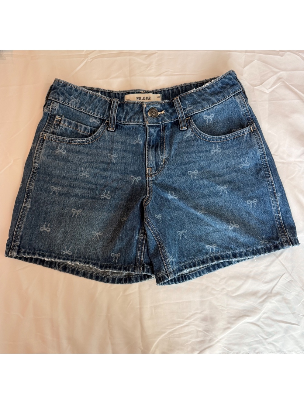 Hollister Women's Size 25 Low-Rise Baggy Denim Shorts with Bow Print